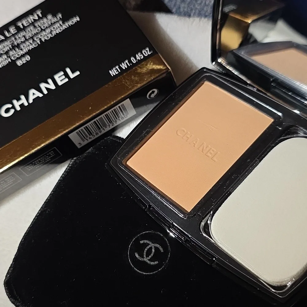 NEW~ CHANEL ULTRA LE TEINT Ultrawear All-Day Comfort Flawless Finish Compact B20